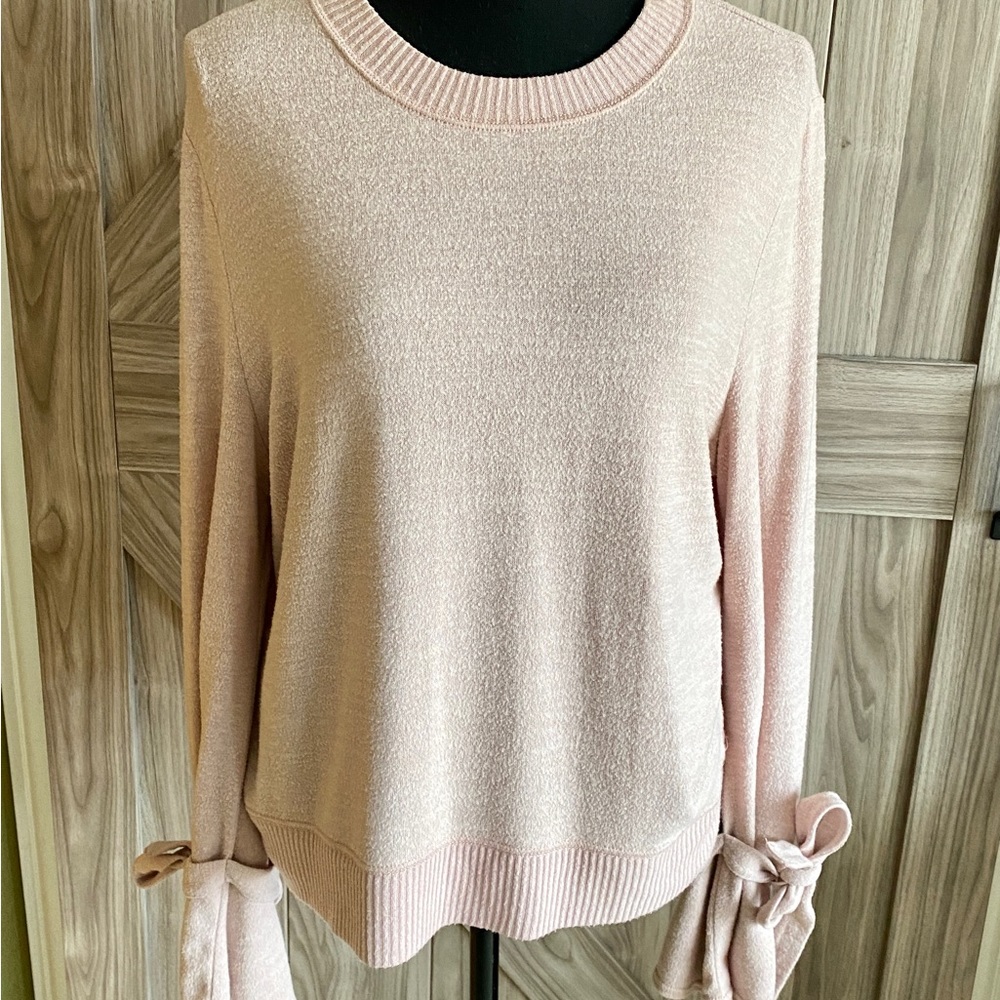 Abercrombie and Fitch women's blush colored light weigh soft scoop neck sweater